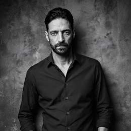Portrait noir et blanc de Julien Bouche, fondateur d'Uglowy